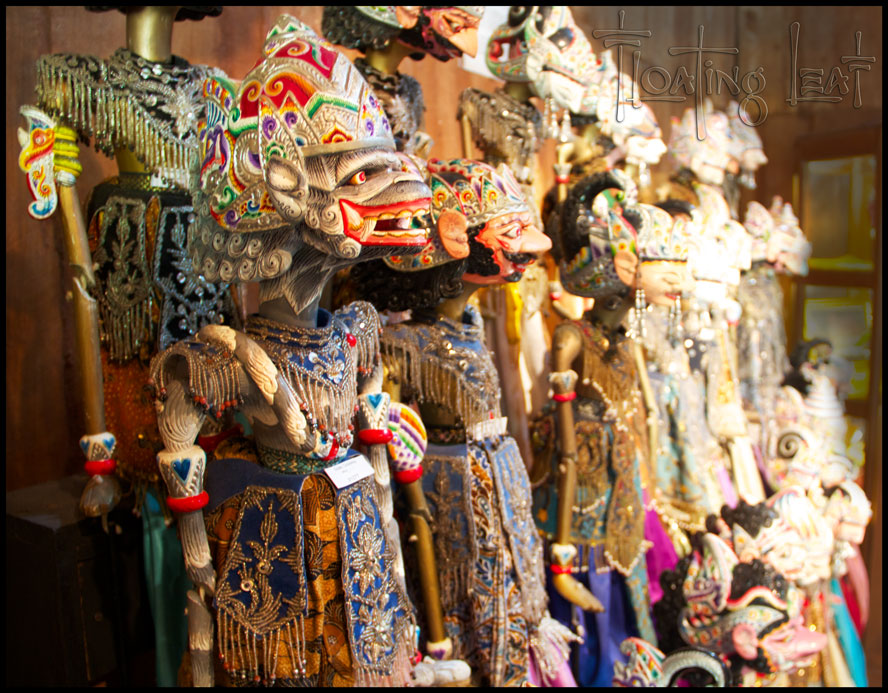 Shopping. Puppets of Bali