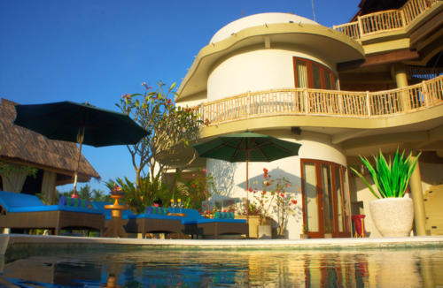 Bali-eco-hotel-poolside