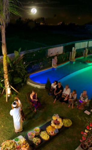 Balinese-ceremony-full-moon