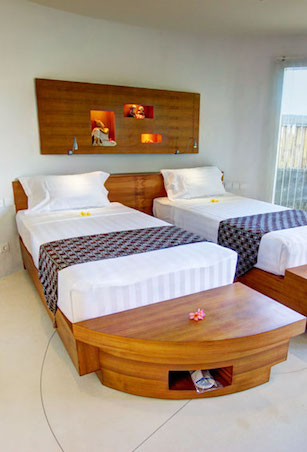 Hotel-bedroom-2-beds1