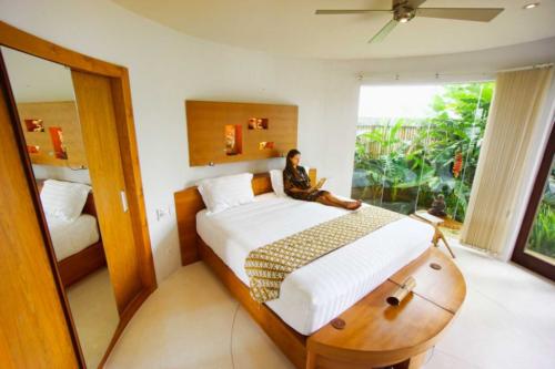 bed-comfort-hotel-room-1024x683