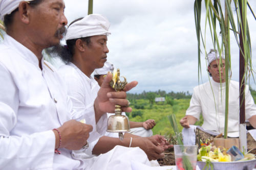 ceremony-melaspas-bali