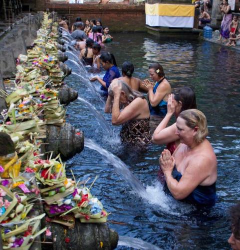 retreat-ceremony-pool