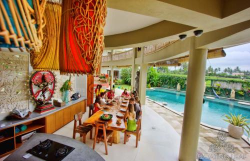 dining-area-pool